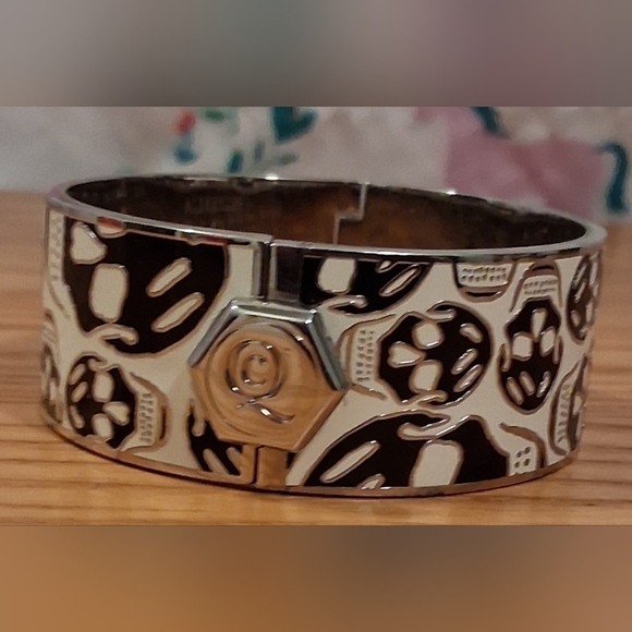 EUC Alexander McQueen Black & Silver Skull Casual Goth Bangle Bracelet Jewelry - Picture 2 of 6